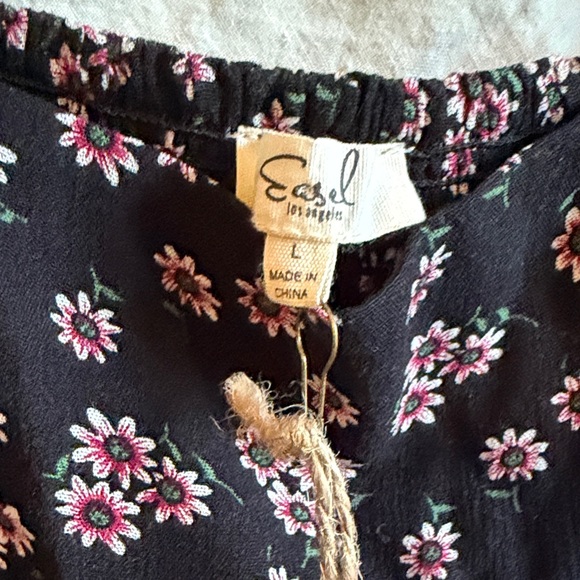 Easel Floral Black and Pink Women's Top NWT Size Large - Picture 3 of 7